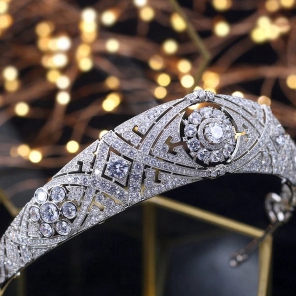 Gorgeous Meghan Markle Wedding Crown Tiara ✨✨Amazing reviews - Picture 2 of 6